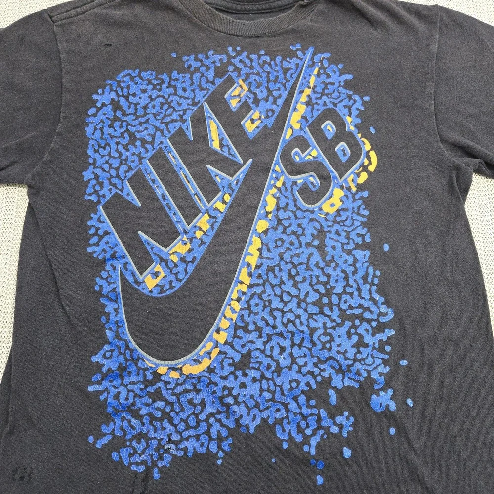 Vtg Nike SB Shirt Youth Boys XL Black Blue Graphic Skateboarding Tee